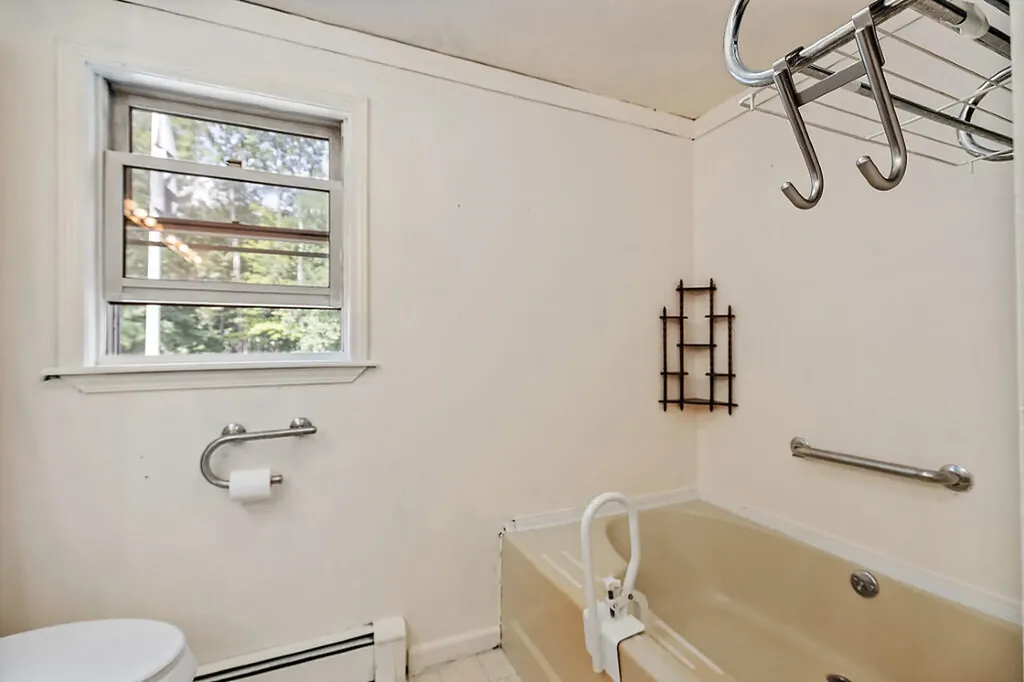 10 Fuller Street Richmond ME 04357