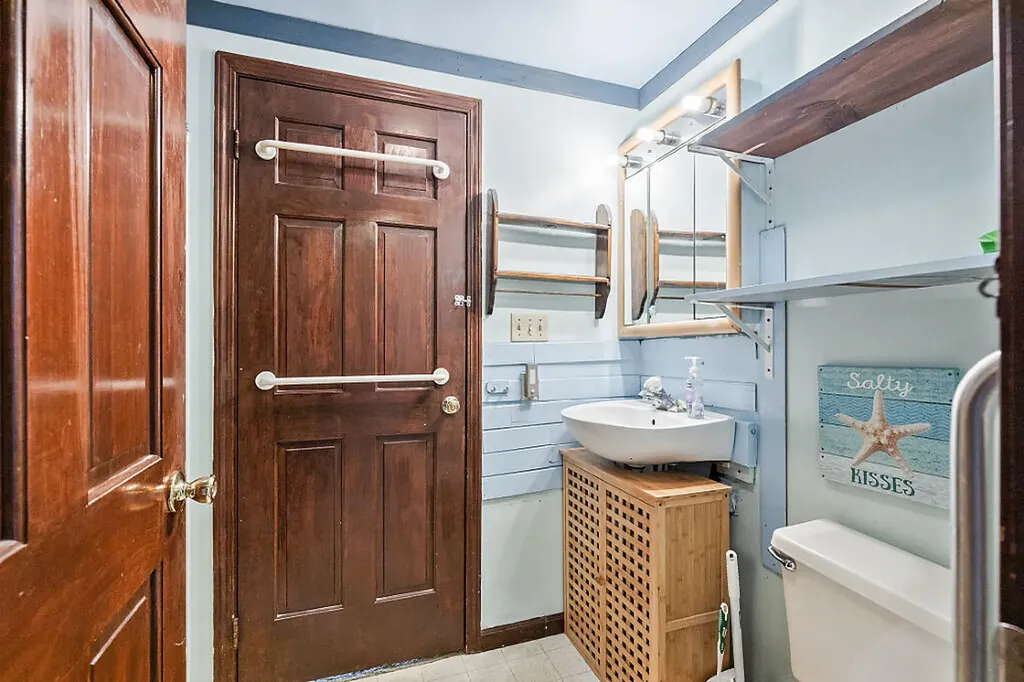 10 Fuller Street Richmond ME 04357