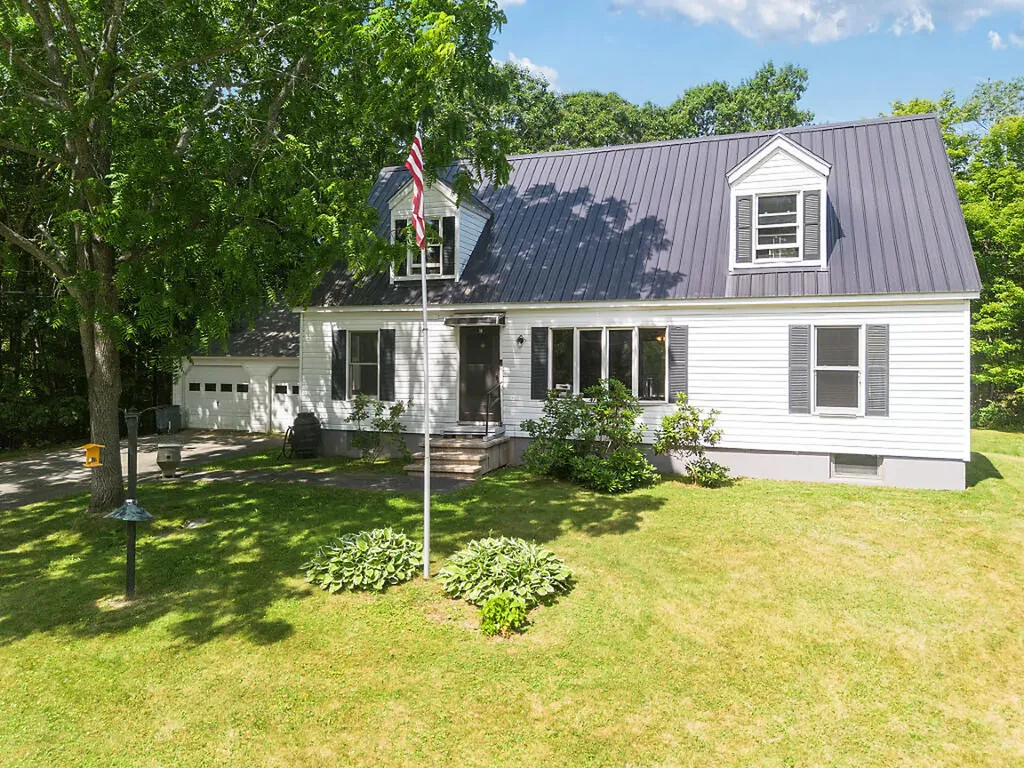 10 Fuller Street Richmond ME 04357