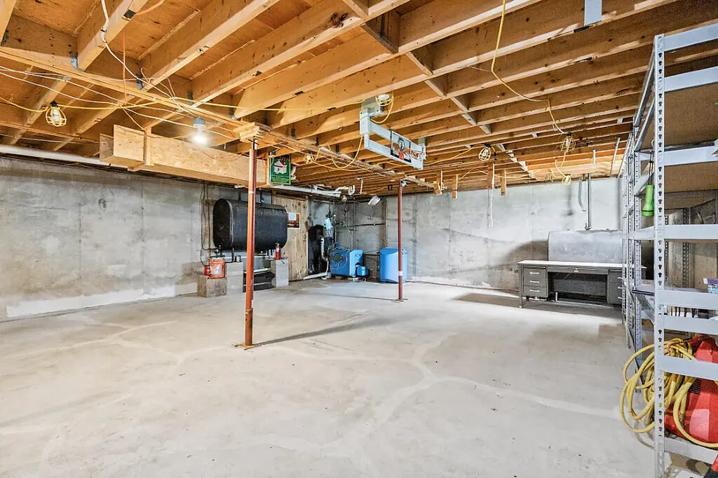 10 Fuller Street Richmond ME 04357