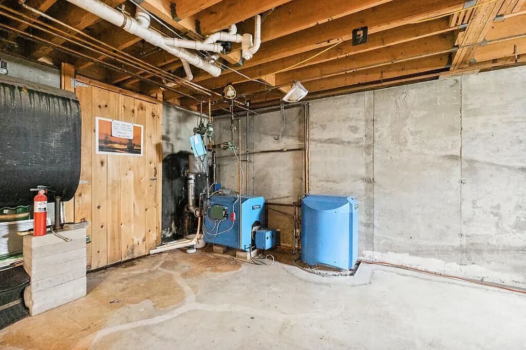 10 Fuller Street Richmond ME 04357