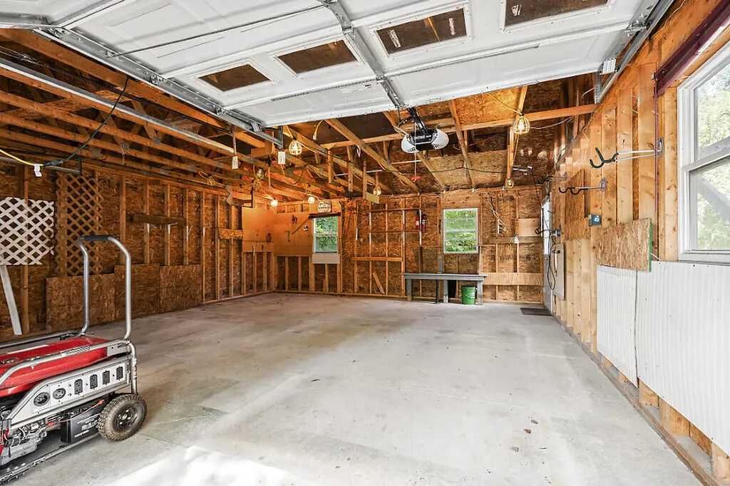 10 Fuller Street Richmond ME 04357