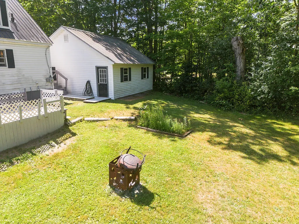 10 Fuller Street Richmond ME 04357