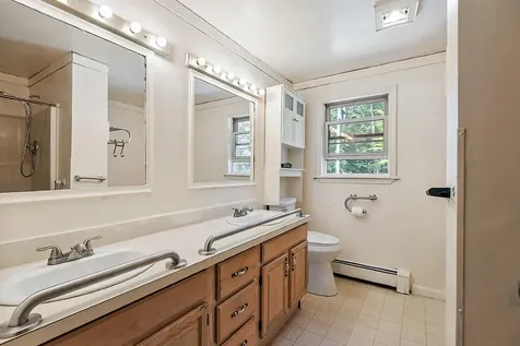 10 Fuller Street Richmond ME 04357