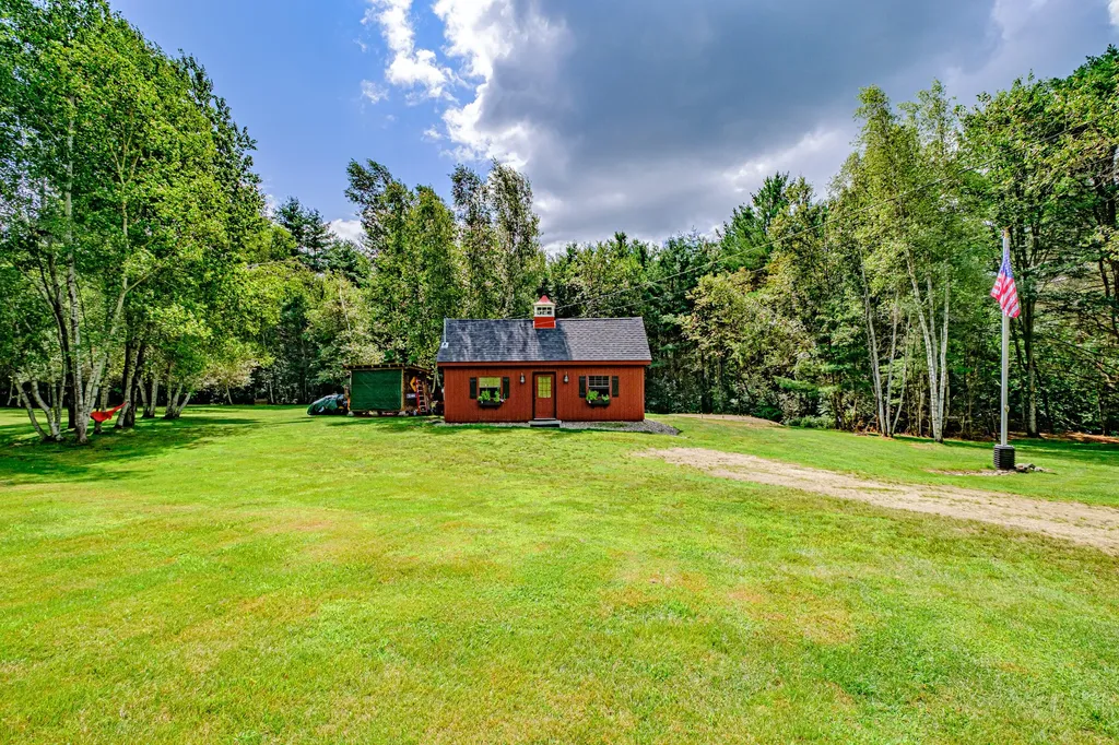 15 Hillside Way Newry ME 04261