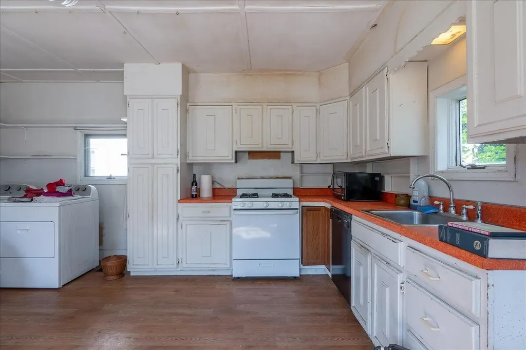 41 Hyler Street Thomaston ME 04861