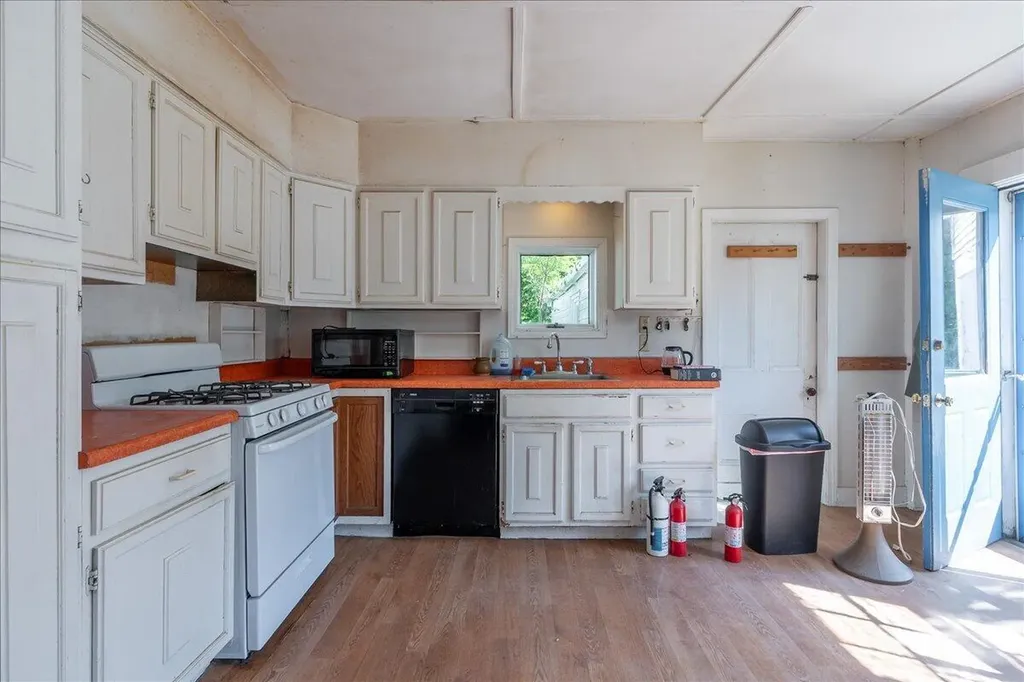 41 Hyler Street Thomaston ME 04861