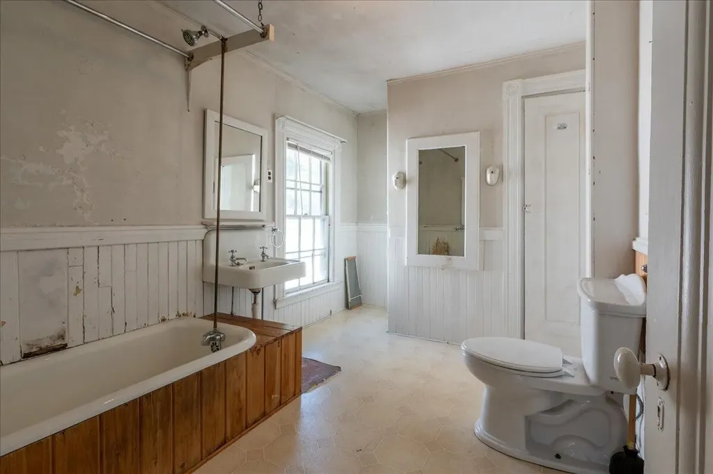 41 Hyler Street Thomaston ME 04861