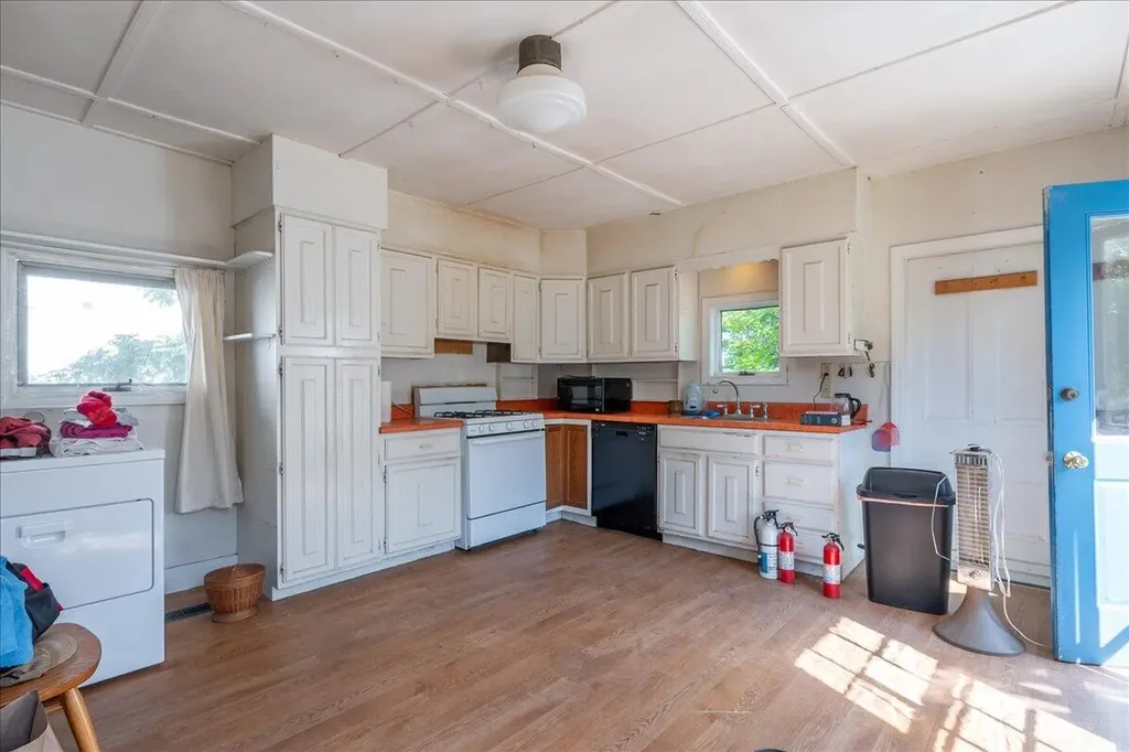 41 Hyler Street Thomaston ME 04861