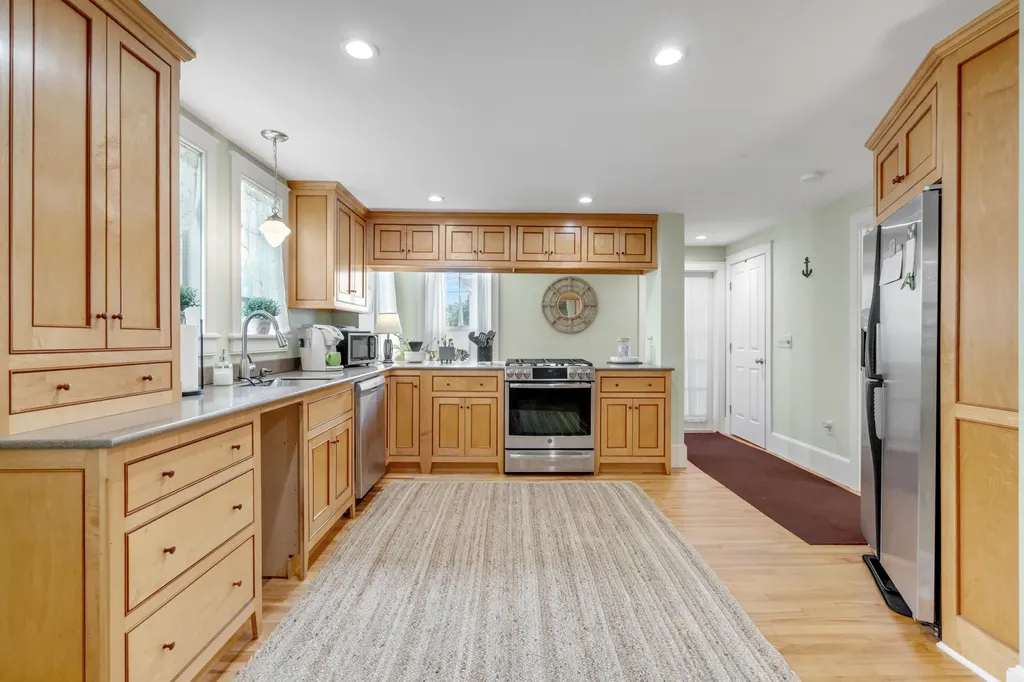 19 Mountain Street Camden ME 04843