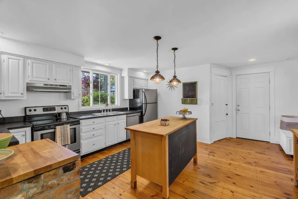 55 River Road Newcastle ME 04553