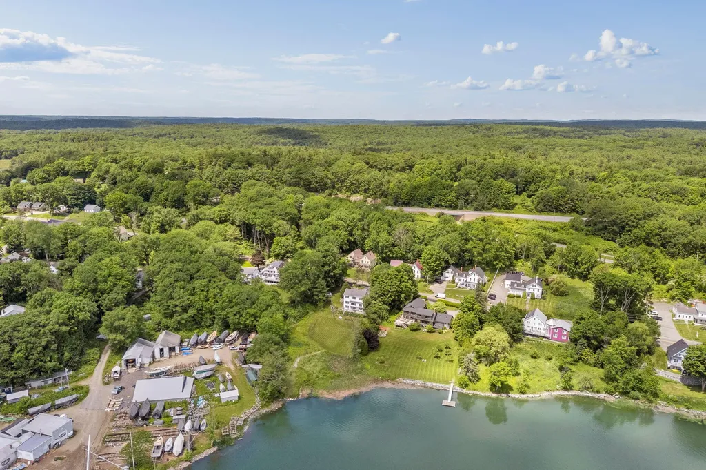 55 River Road Newcastle ME 04553