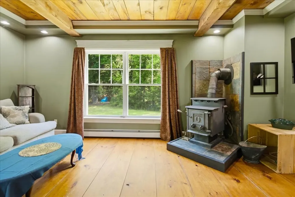 133 Bull Run Road Wales ME 04280