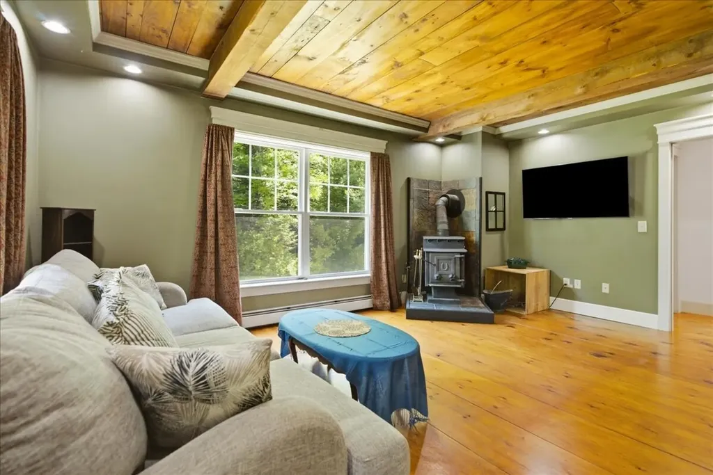 133 Bull Run Road Wales ME 04280