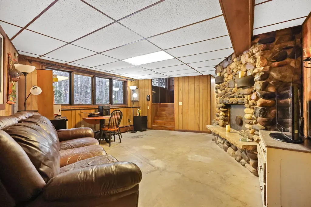 275 Kennebec Road Hampden ME 04444