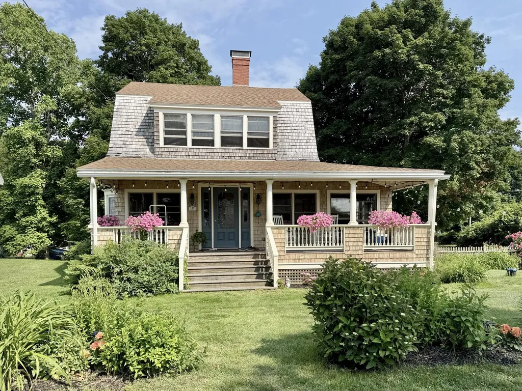 137 Island Avenue Long Island ME 04050