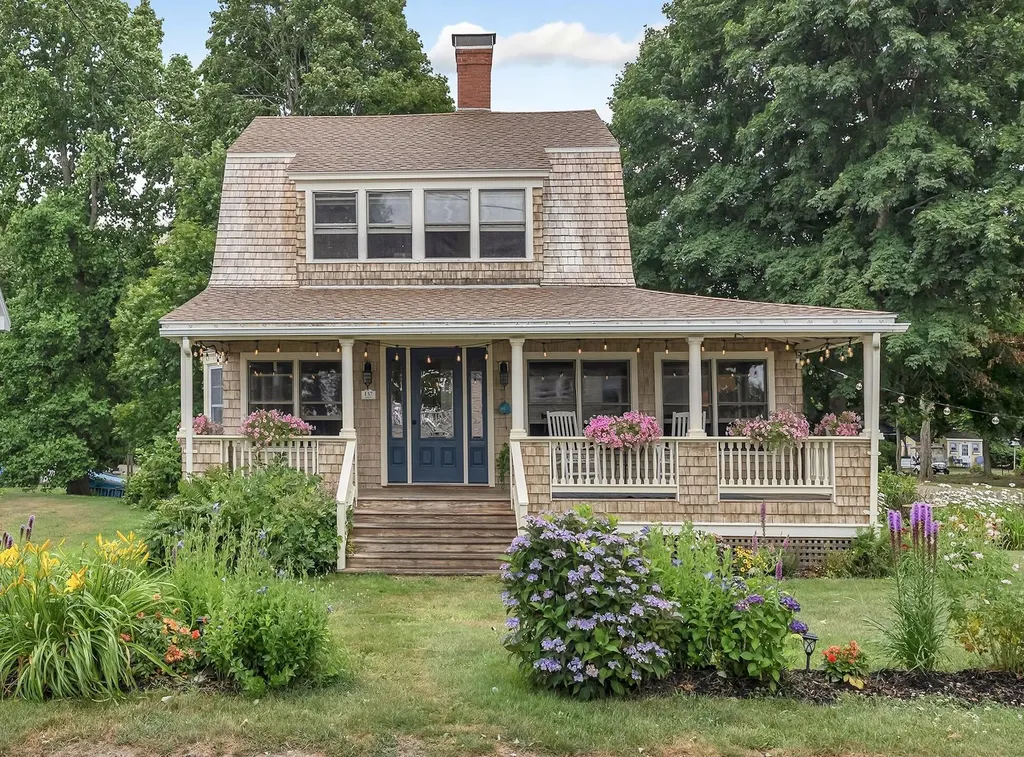 137 Island Avenue Long Island ME 04050
