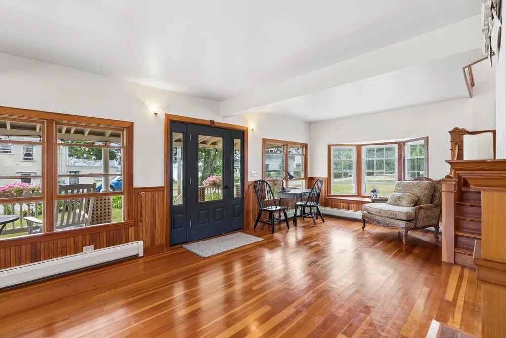137 Island Avenue Long Island ME 04050