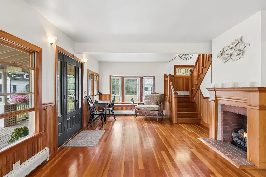 137 Island Avenue Long Island ME 04050