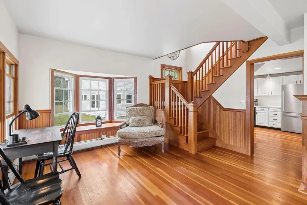 137 Island Avenue Long Island ME 04050