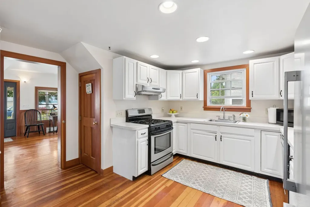 137 Island Avenue Long Island ME 04050