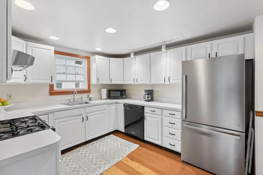 137 Island Avenue Long Island ME 04050