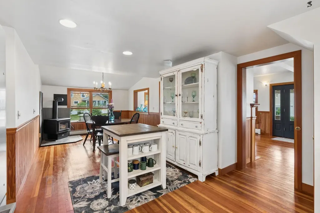 137 Island Avenue Long Island ME 04050