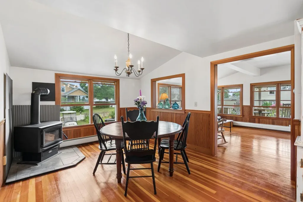 137 Island Avenue Long Island ME 04050