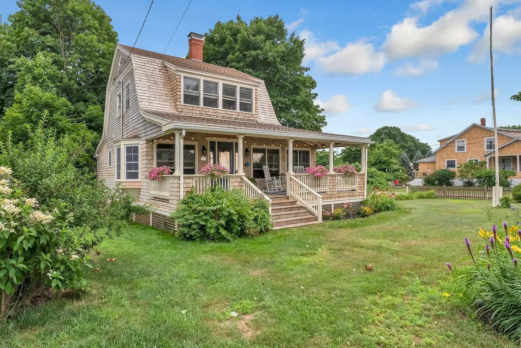 137 Island Avenue Long Island ME 04050
