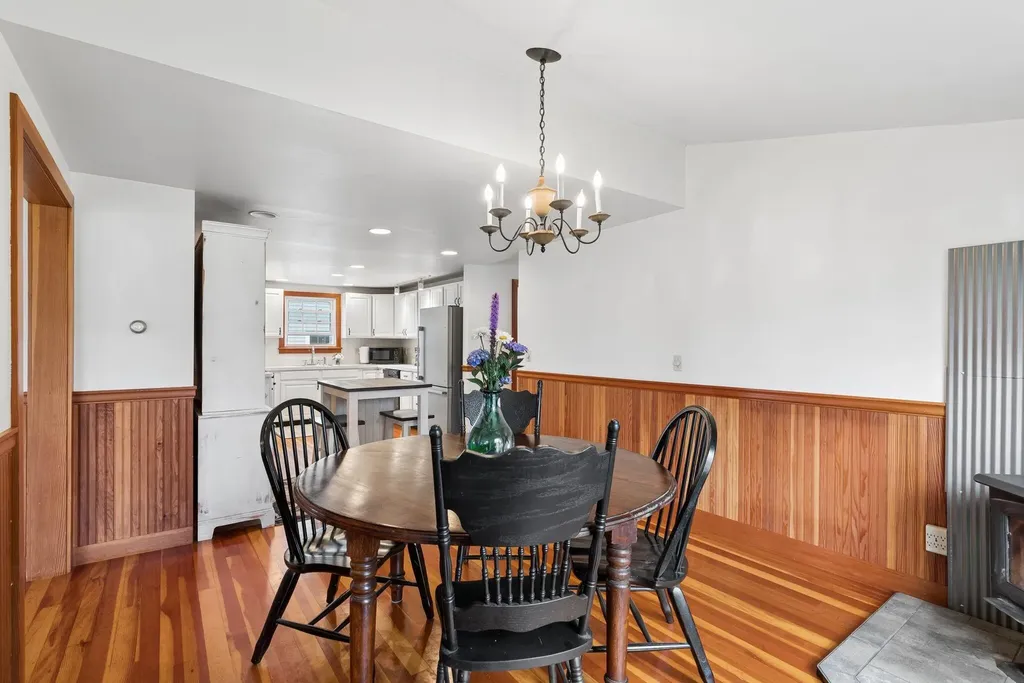 137 Island Avenue Long Island ME 04050