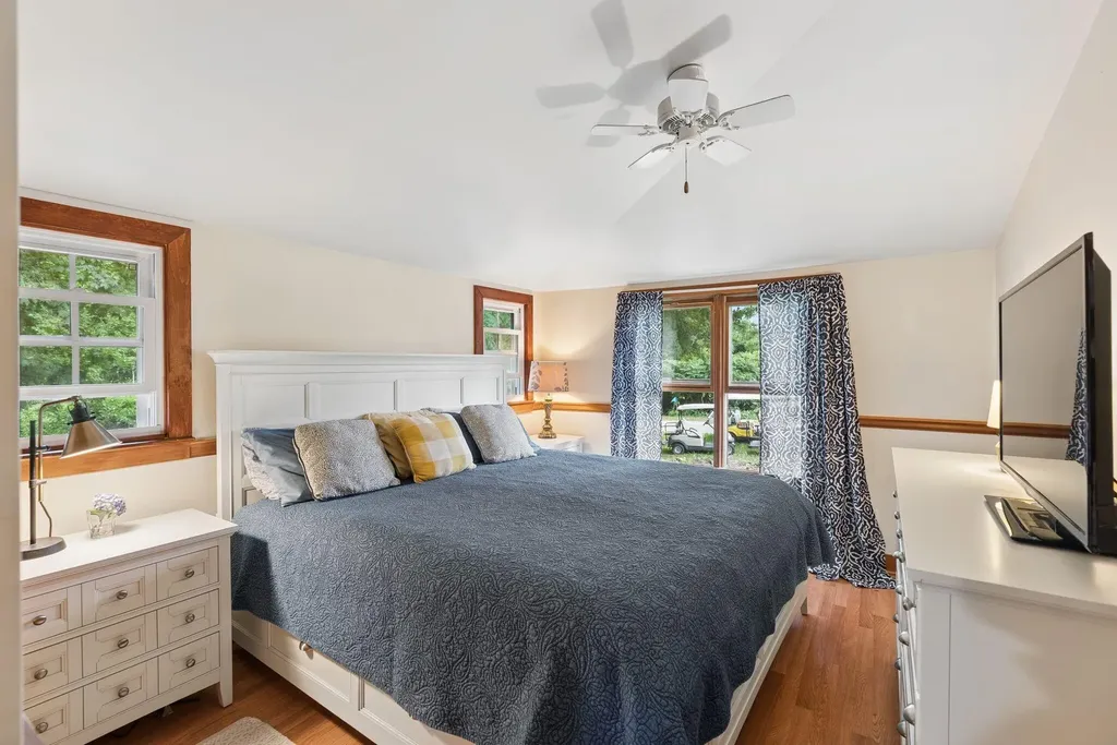 137 Island Avenue Long Island ME 04050