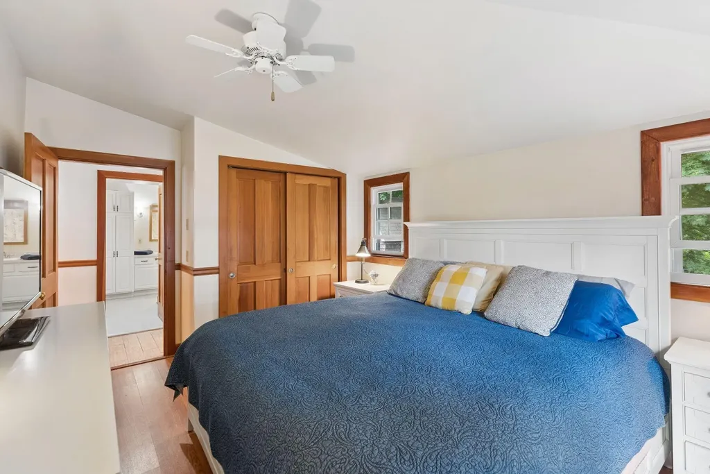 137 Island Avenue Long Island ME 04050