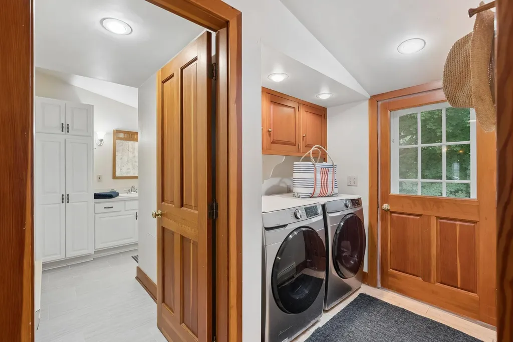 137 Island Avenue Long Island ME 04050