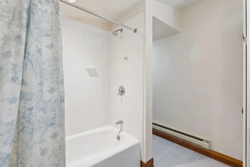 137 Island Avenue Long Island ME 04050