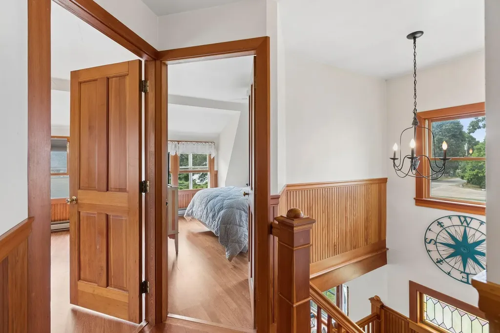 137 Island Avenue Long Island ME 04050