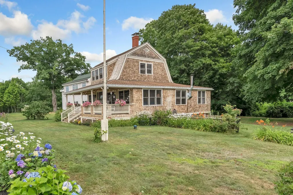 137 Island Avenue Long Island ME 04050