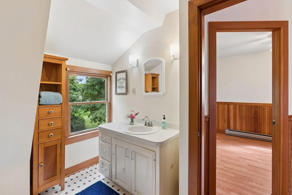137 Island Avenue Long Island ME 04050