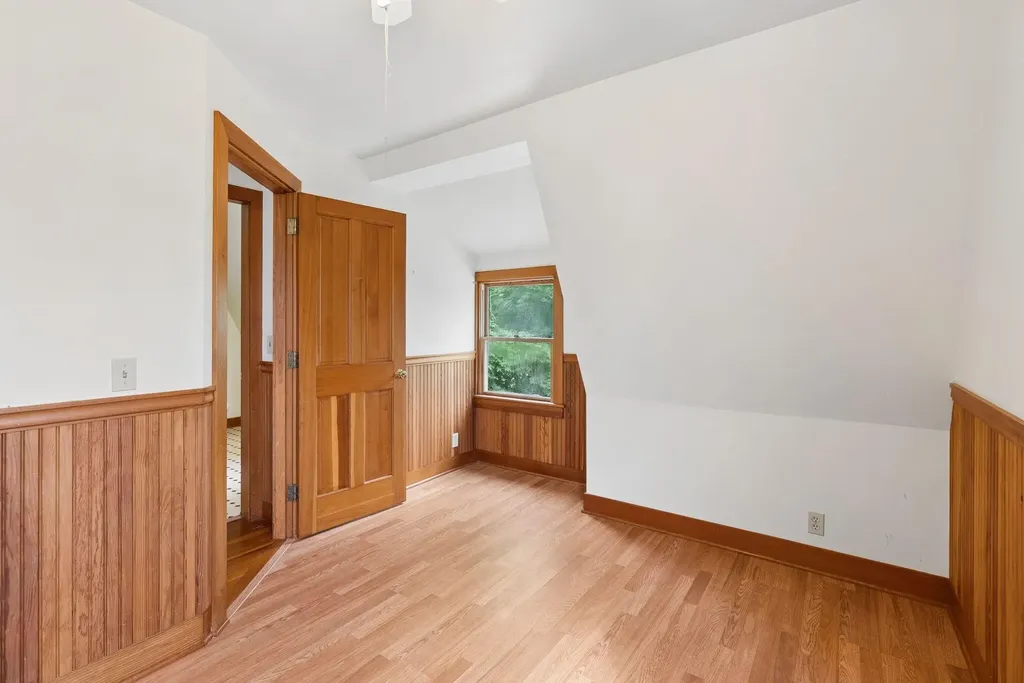 137 Island Avenue Long Island ME 04050