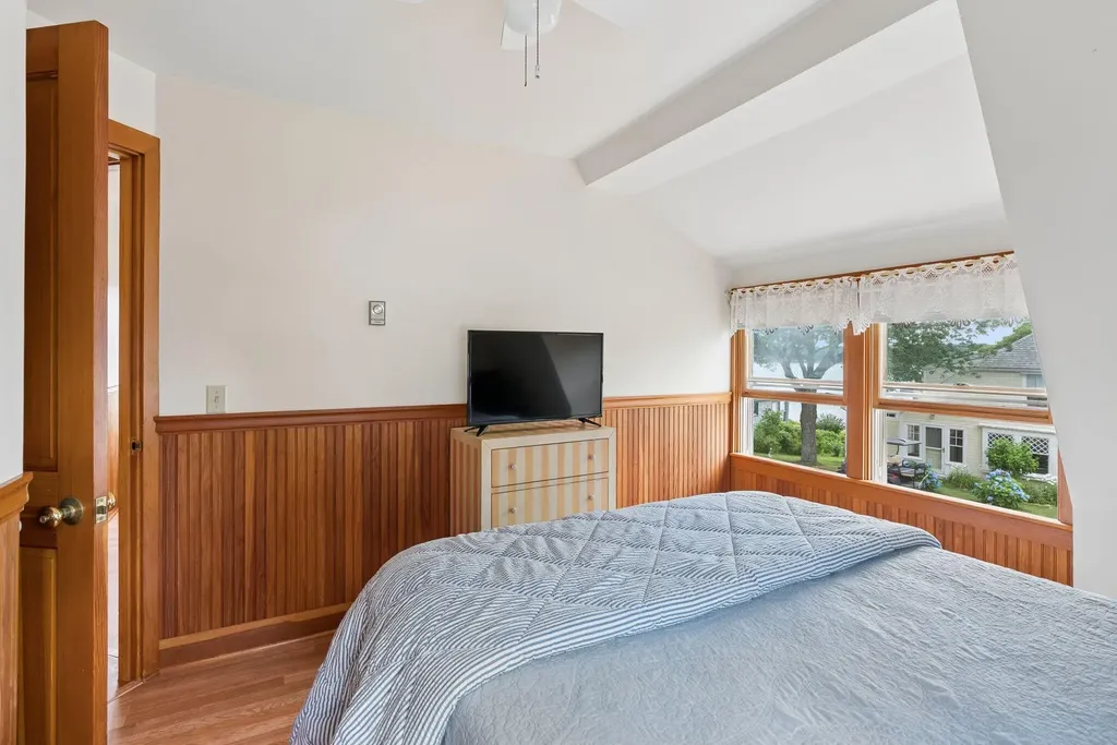 137 Island Avenue Long Island ME 04050