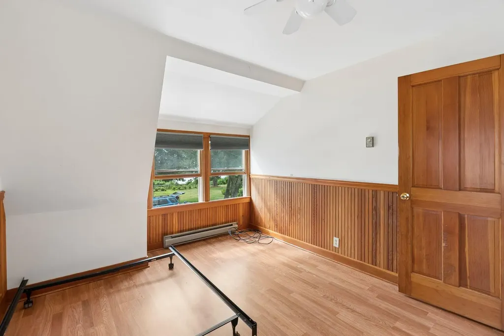 137 Island Avenue Long Island ME 04050