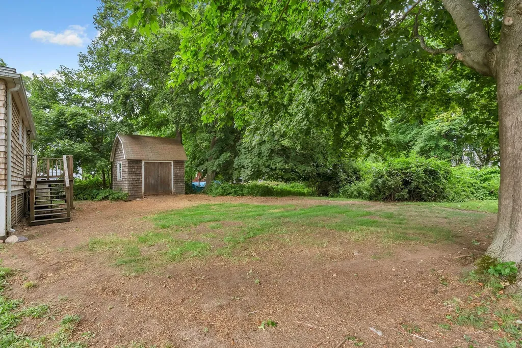137 Island Avenue Long Island ME 04050