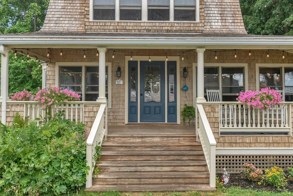 137 Island Avenue Long Island ME 04050