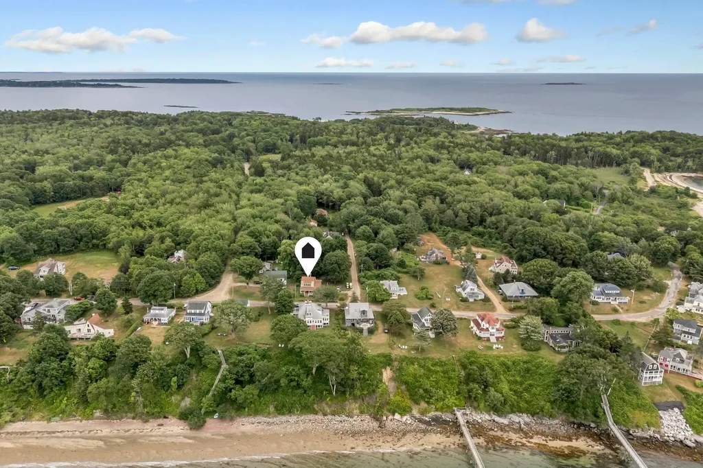 137 Island Avenue Long Island ME 04050
