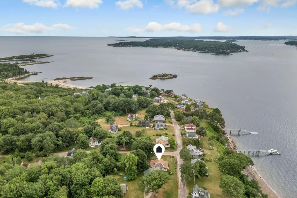 137 Island Avenue Long Island ME 04050