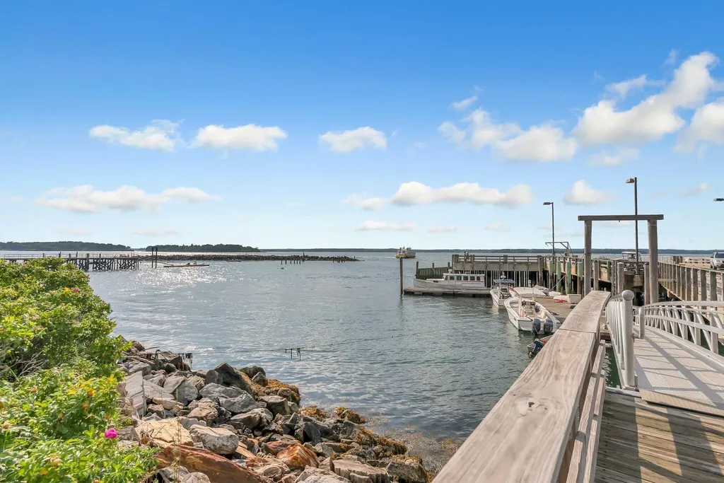 137 Island Avenue Long Island ME 04050