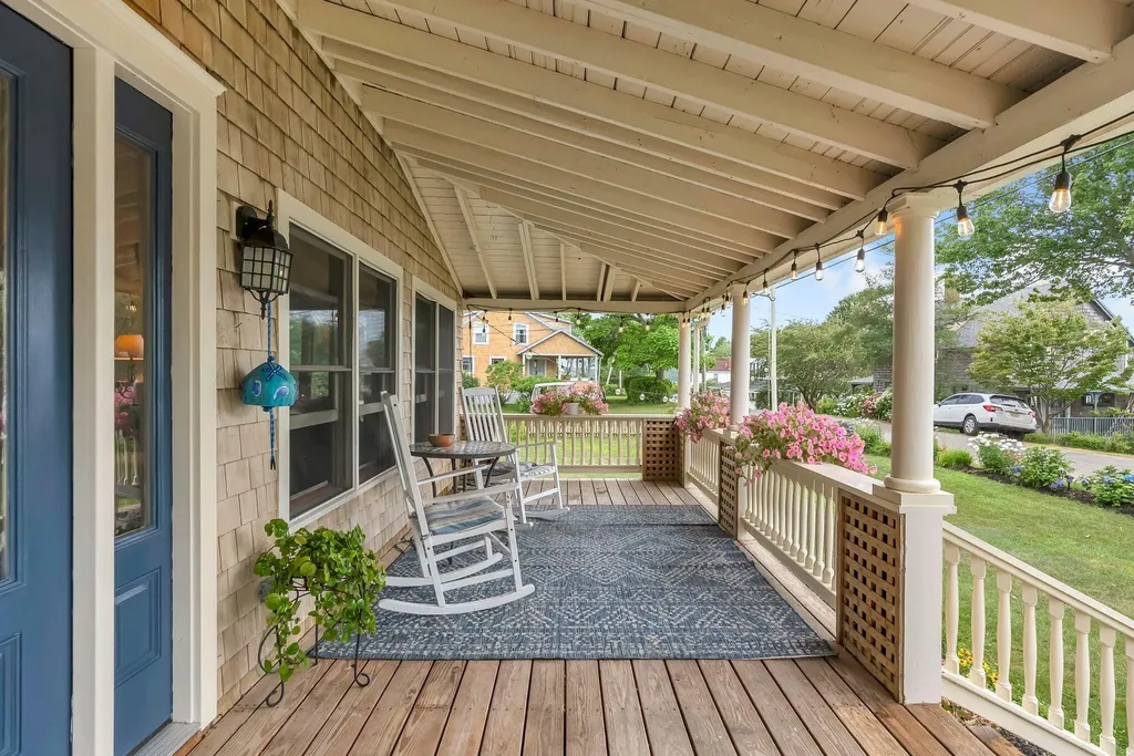137 Island Avenue Long Island ME 04050