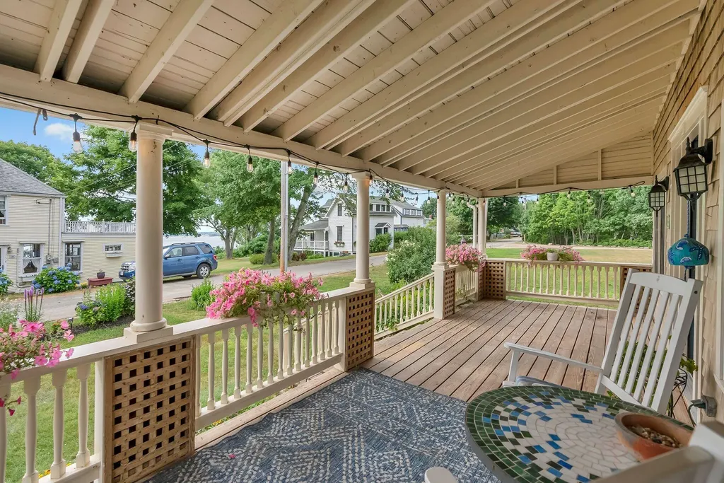 137 Island Avenue Long Island ME 04050
