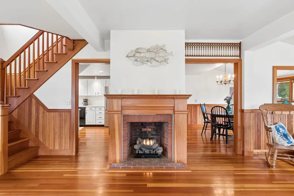 137 Island Avenue Long Island ME 04050