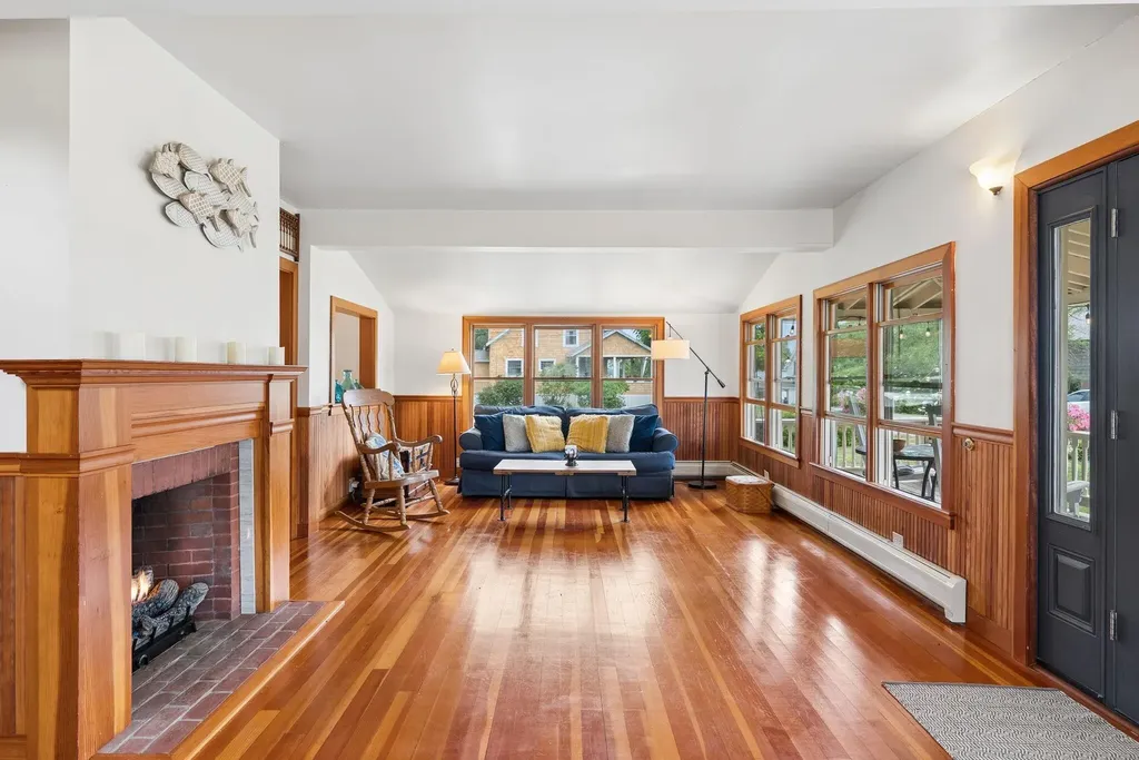 137 Island Avenue Long Island ME 04050
