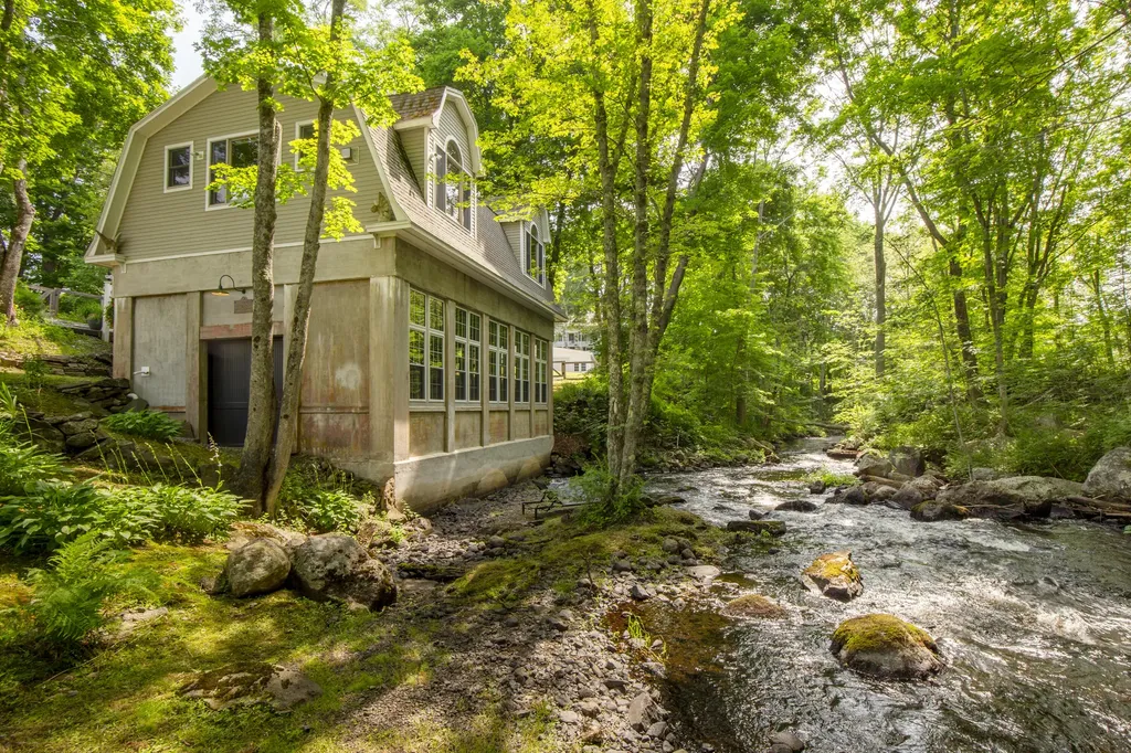 13 Upper Round Pond Road Bristol ME 04539